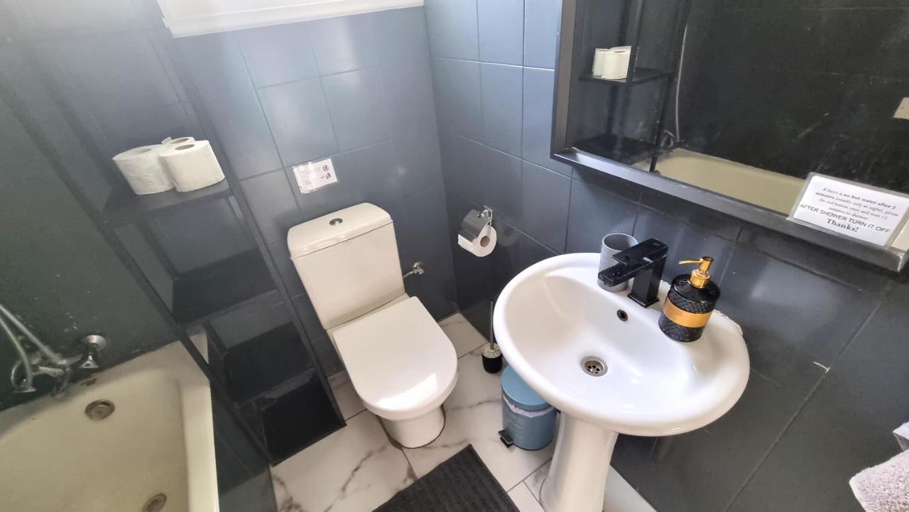 Cozy Beach Apt, Near Airport With 100Mbit Internet Ларнака Екстер'єр фото