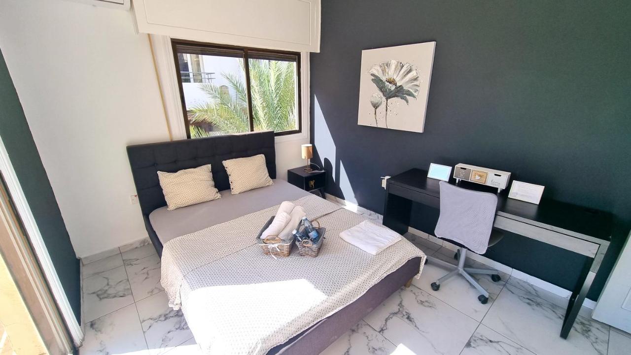 Cozy Beach Apt, Near Airport With 100Mbit Internet Ларнака Екстер'єр фото